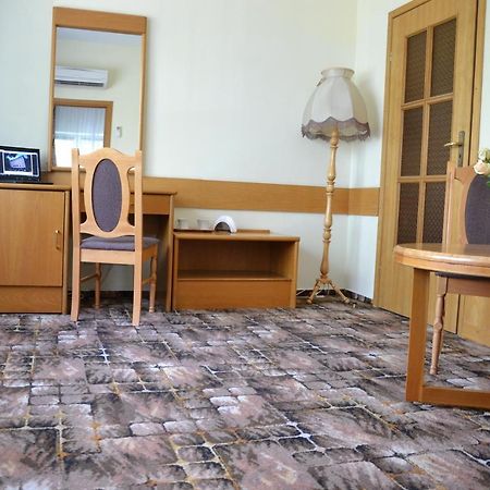 Bed and Breakfast Karat Varsovia Exterior foto